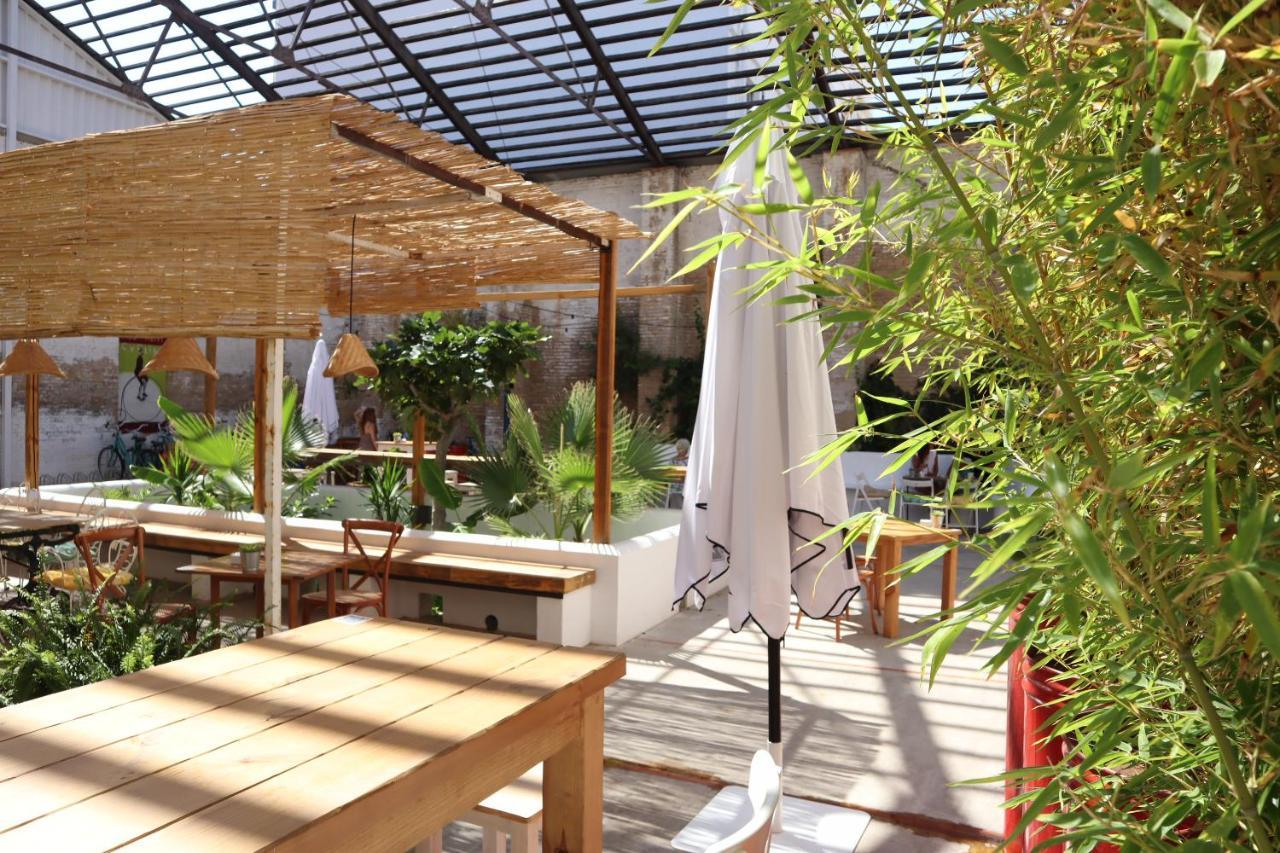 Lindala Hotel Valencia Bagian luar foto