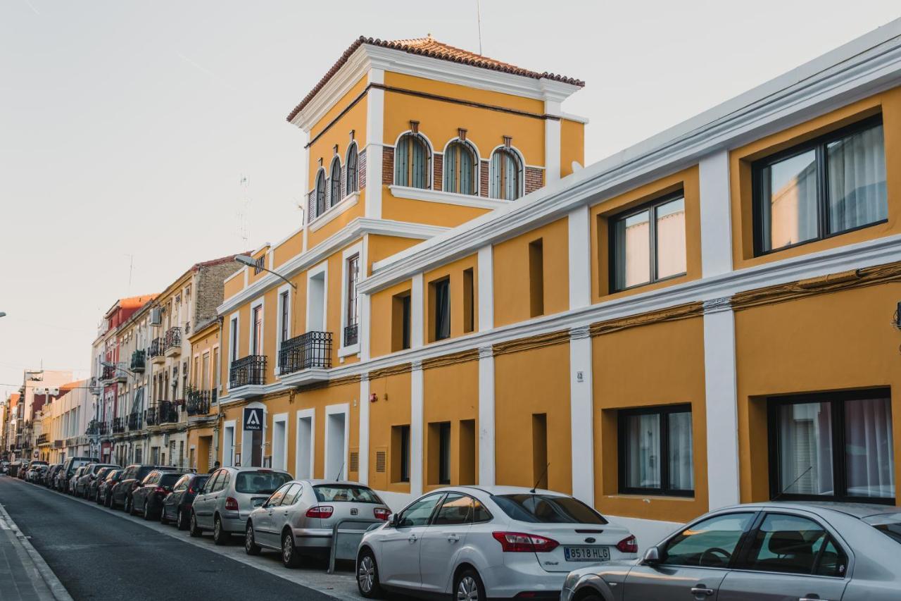 Lindala Hotel Valencia Bagian luar foto